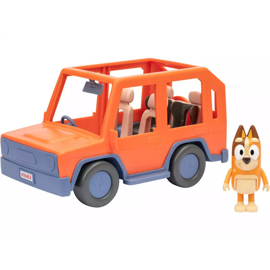 Carro naranja con figura de juguete, vista lateral, ideal para jugar en casa