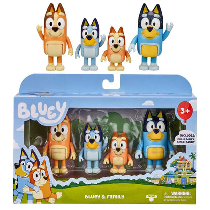 Figuras de Bluey y familia, juguetes de colores variados, vista frontal en su empaque