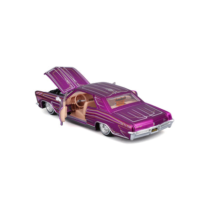 Carro morado MAISTO con puertas abiertas y interior detallado
