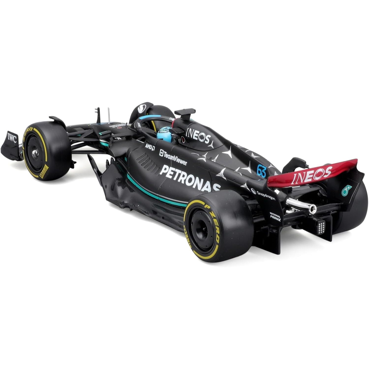 Carro f1 de Maisto modelo negro desde atrás con detalles precisos