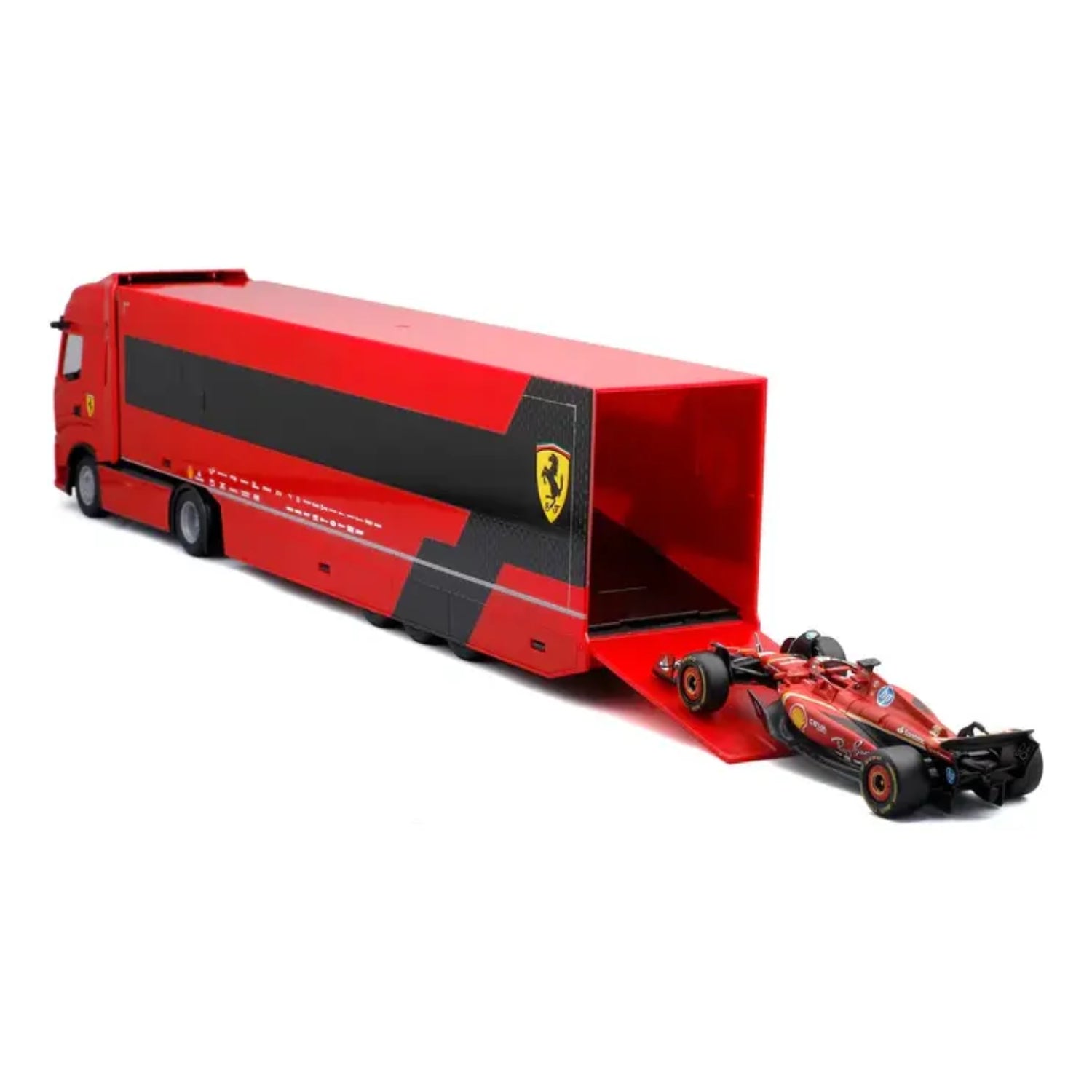 Camión rojo MAISTO con coche de carreras Ferrari en el remolque