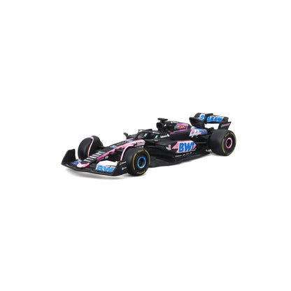 Carro de carreras negro modelo F1, visto lateral, detallado y con logos