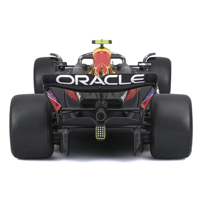 Carro F1 MAISTO modelo negro con detalles en rojo, vista trasera y llantas grandes