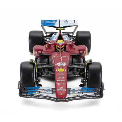Carro F1 rojo visto de frente, detalle de diseño y aerodinámica