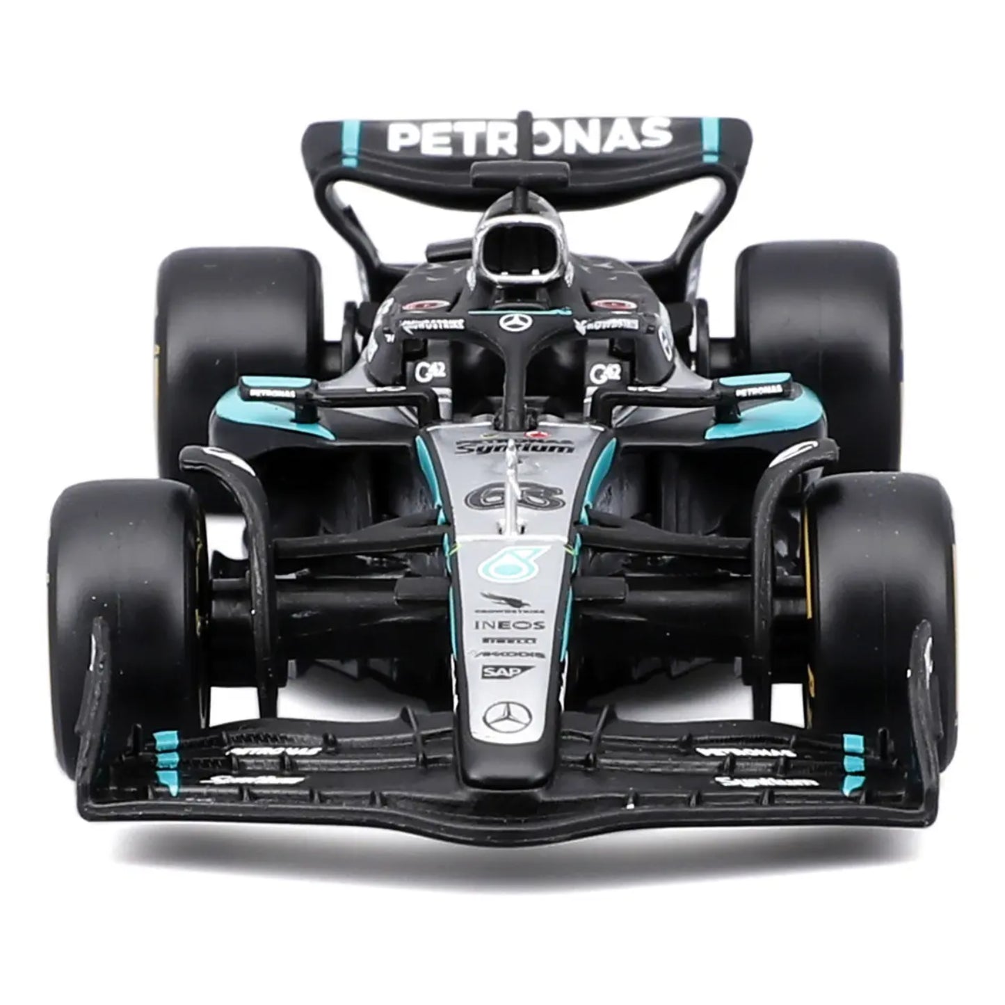 Carro de Fórmula 1 negro frontal con detalles en verde, modelo MAISTO