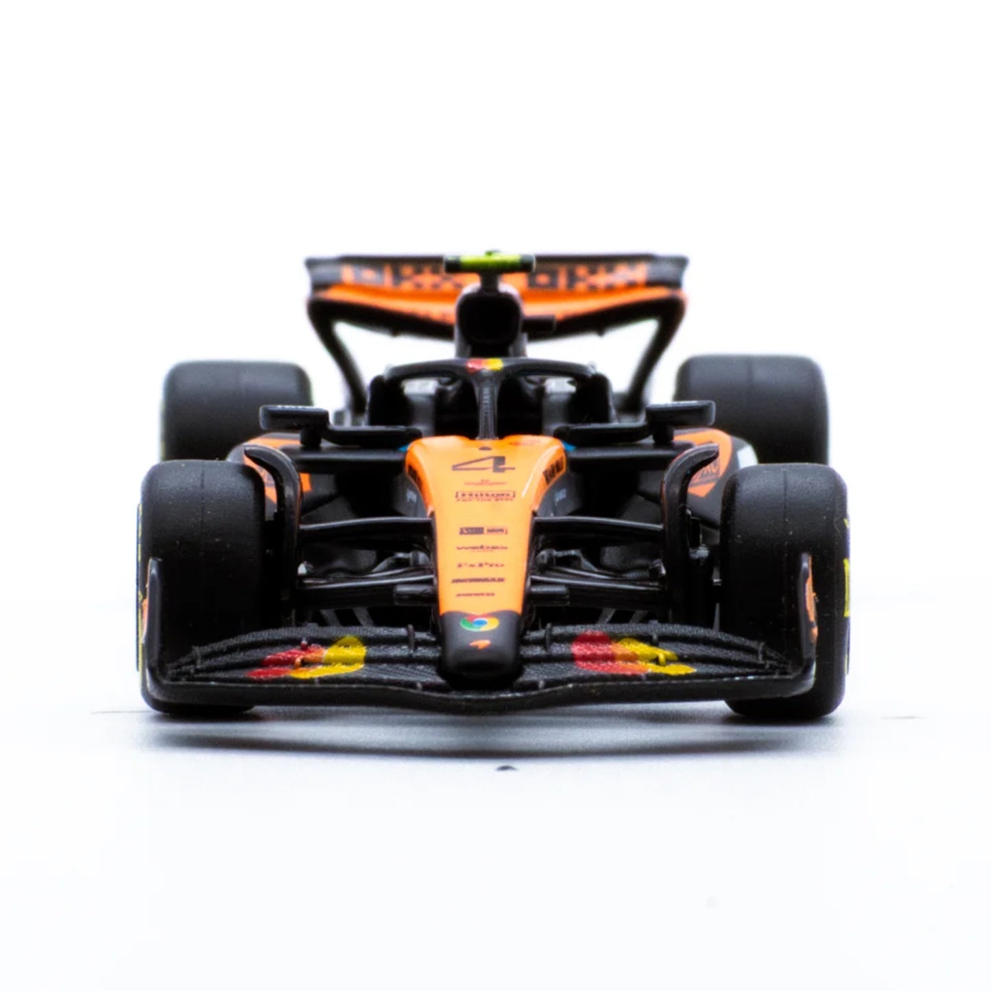 Carro de carreras naranja, vista frontal, modelo de colección detallado
