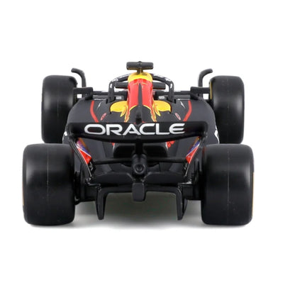 Carro de carreras Maisto negro, vista trasera con detalles de Oracle