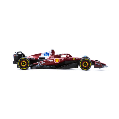 Modelo de coche Fórmula 1 rojo, lateral, con detalles de patrocinadores