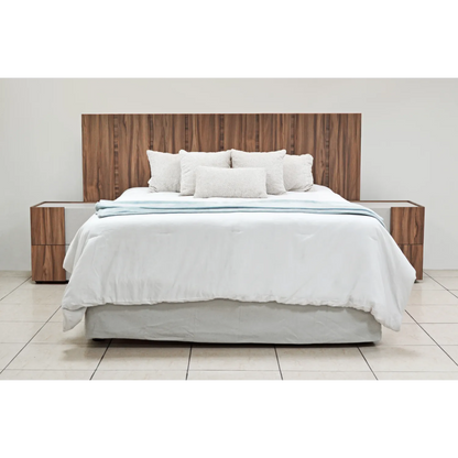 Cabecera Polonia con mesas de Muebles Sinai en diseño moderno de madera para recámara