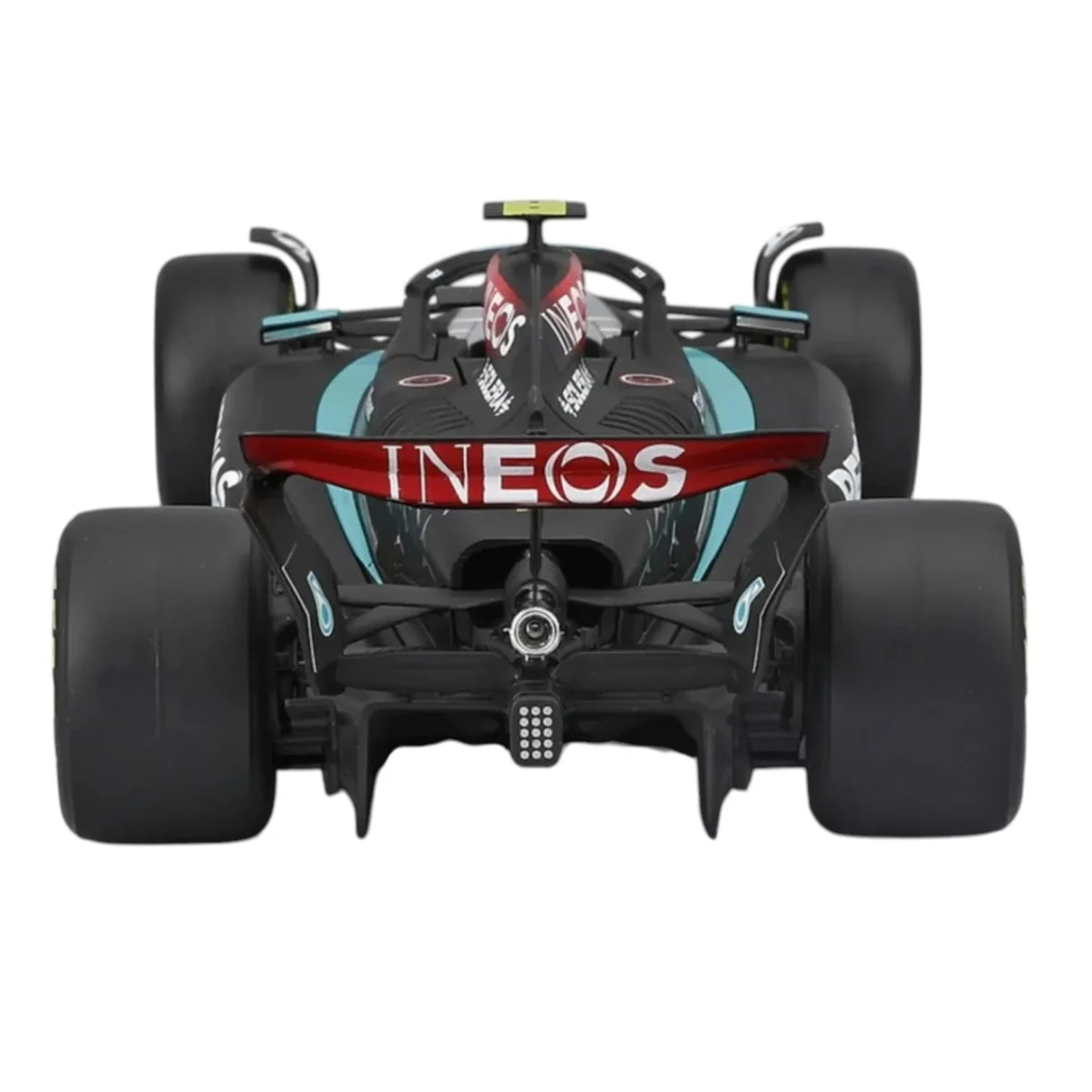 Carro f1 Maisto, modelo negro en vista frontal, detalles de llantas y diseño aerodinámico.