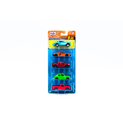 Set de cinco carros de Maisto en colores rojo, verde y naranja, vistas frontal y lateral