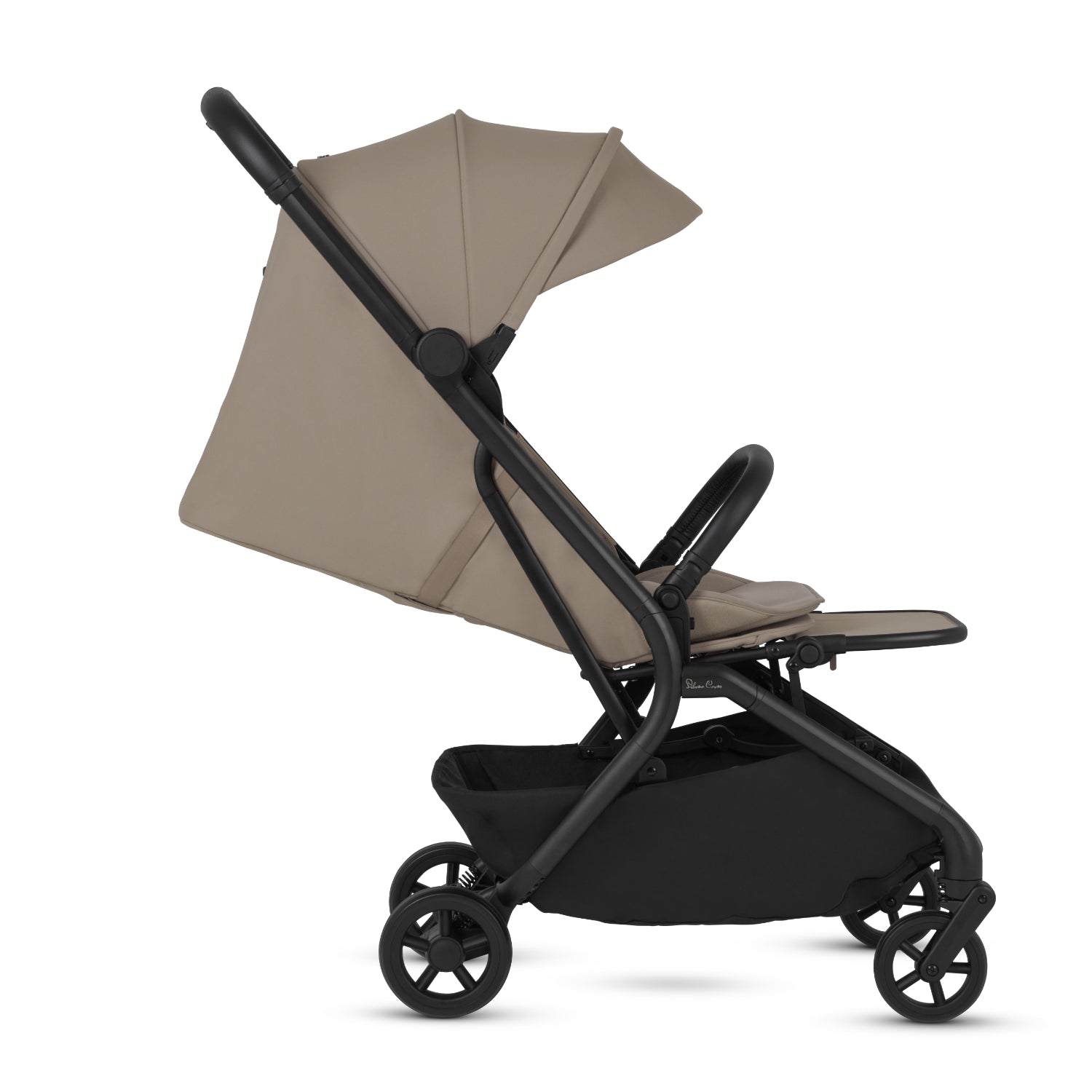 Coche Silver Cross color arena lateral con asiento reclinable y capota