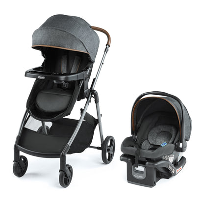 Coche gris GRACO con asiento para bebé, vista lateral y contexto de uso