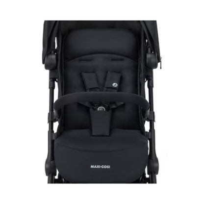 Coche negro Maxi-Cosi, asiento con arnés y respaldo ergonómico frente