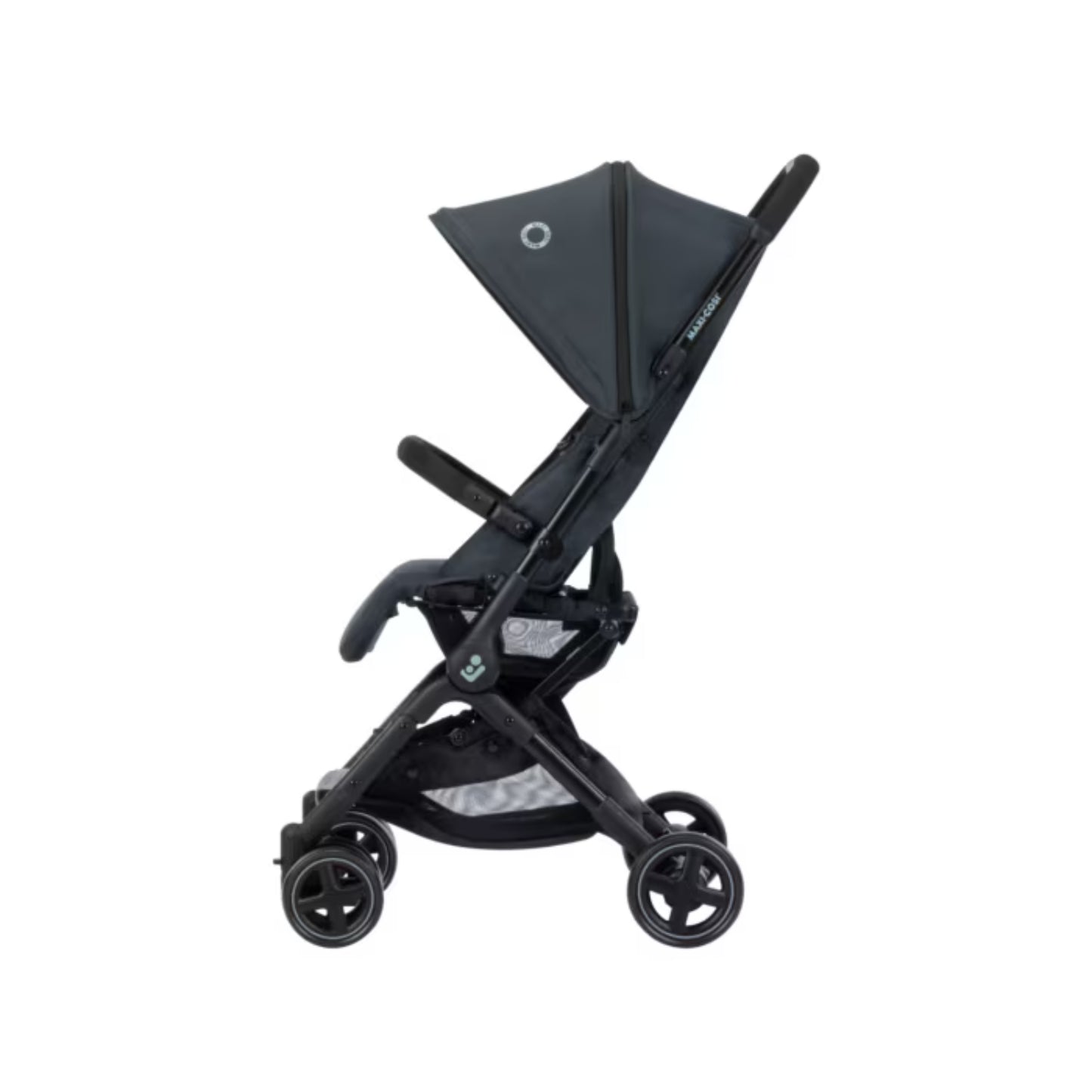 Coche Maxi Cosi negro lateral, ideal para paseos con bebé.