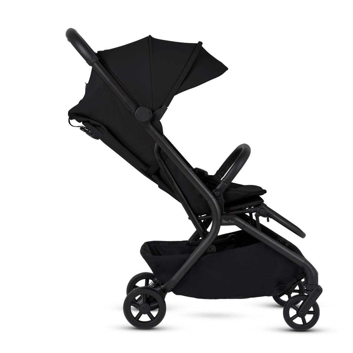 Coche negro Silver Cross, vista lateral con capota ajustable