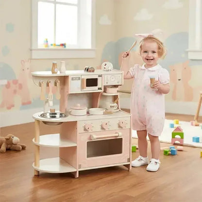 cocina de juguete rosa con accesorios, vista frontal y contexto de juego infantil
