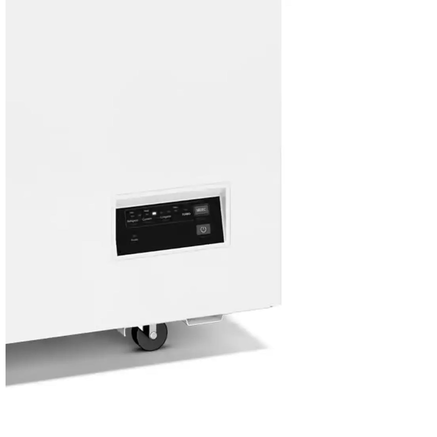 Congelador Frigidaire blanco frontal con control digital y ruedas