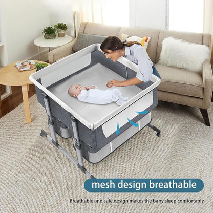 Cuna gris con diseño de malla, vista lateral, interior seguro para bebés
