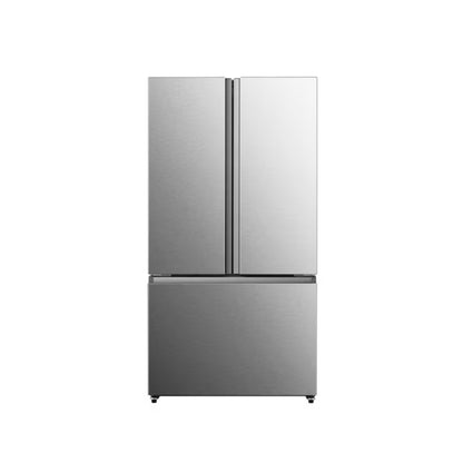 refrigeradora Hisense plateada frontal en cocina moderna