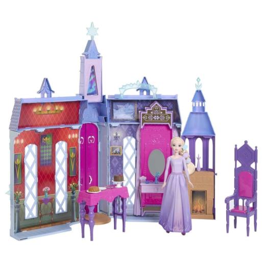 Casa de muñecas Disney con princesa en vestido morado y muebles coloridos