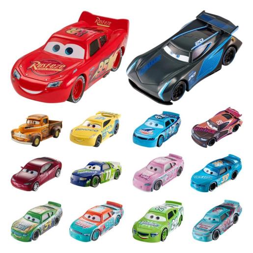 Juguetes de coches de carreras de Mattel, incluyendo Rayo McQueen y otros modelos variados