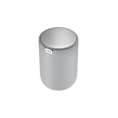 Papelera de mesa EKO modelo LL02 en acero inoxidable con diseño compacto y tapa abatible