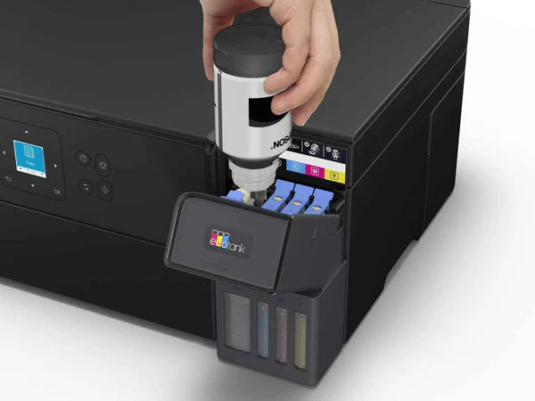 Impresora Epson en negro, recarga de tintas coloridas frontal