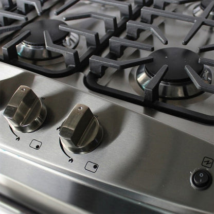 Primer plano de la estufa a gas RCA 6 quemadores con perillas de acero inoxidable y quemadores robustos