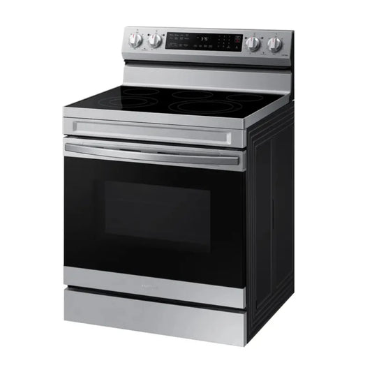 Cocina SAMSUNG negra y plateada vista frontal, ideal para cocinas modernas
