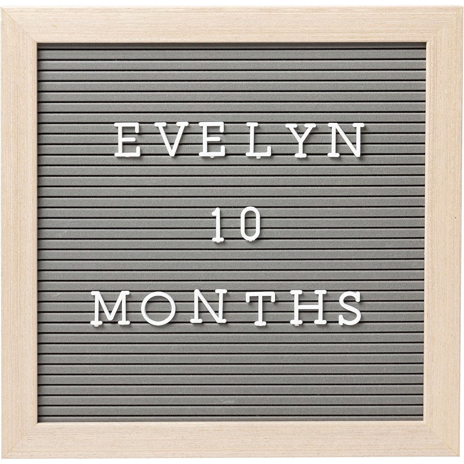 tablero gris con letras blancas, mes 10 de Evelyn