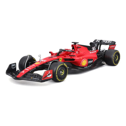 Modelo de coche de carreras Ferrari rojo, vista lateral, detalles realistas.