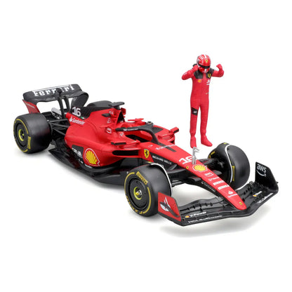 Auto de carreras Ferrari rojo con figura de piloto y detalles realistas