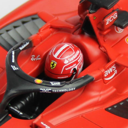 Modelo de auto de carreras rojo Ferrari, vista frontal del cockpit detalla volante