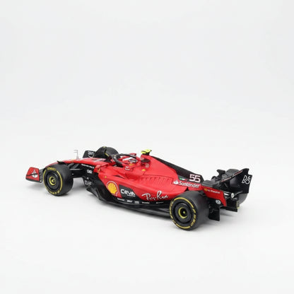 Coche de carreras Ferrari rojo modelo MAISTO, vista lateral, fondo blanco