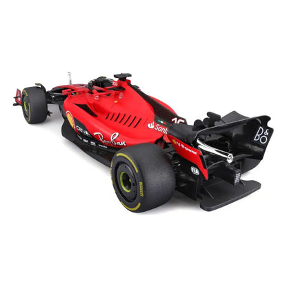 Modelo a escala Ferrari rojo, vista trasera de coche de carreras