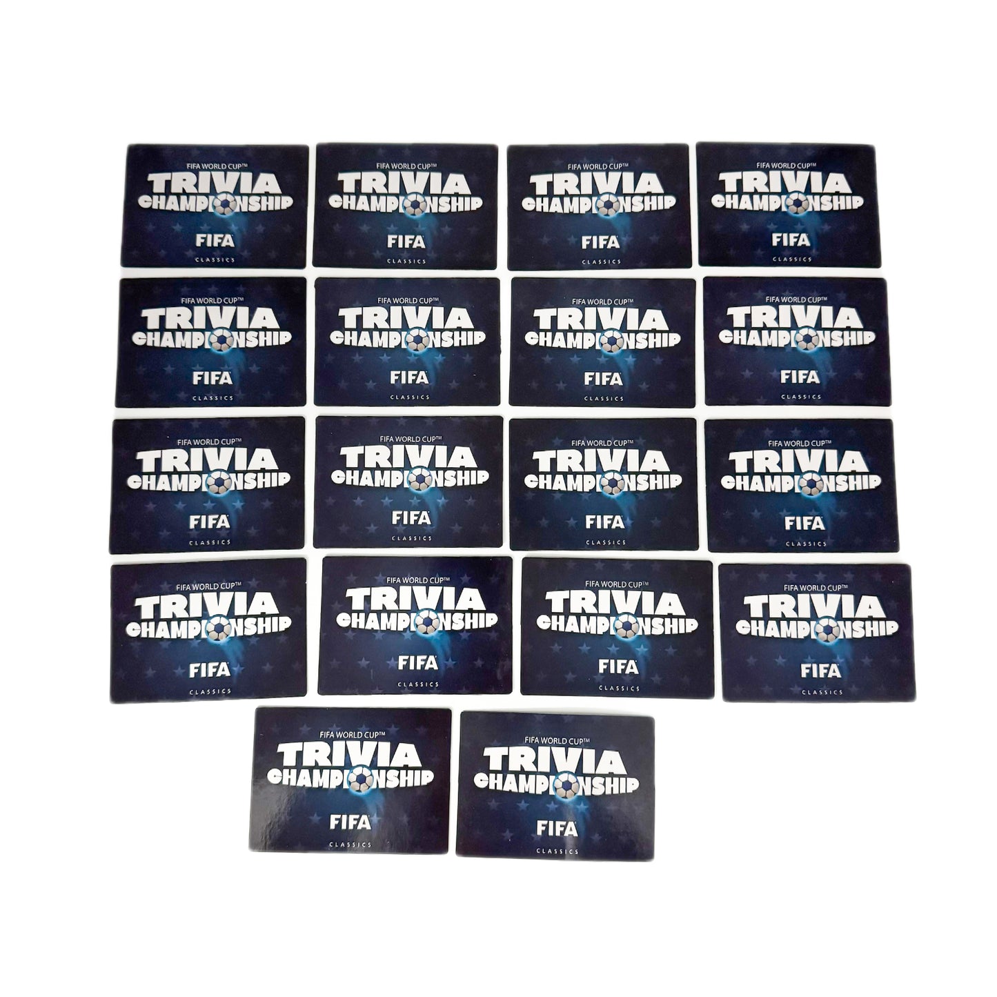 Juego de mesa trivia FIFA, tarjetas en alto contraste sobre fondo oscuro