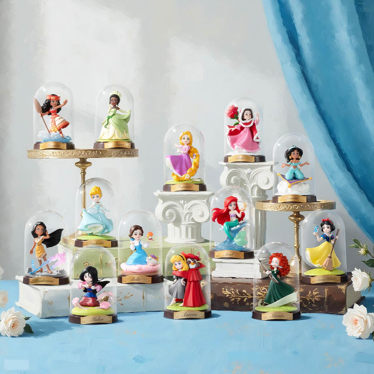 Figuras coloridas de princesas bajo campanas, decoración encantadora