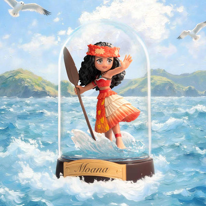 Figura de Moana en diorama, con mar y paisajes de fondo