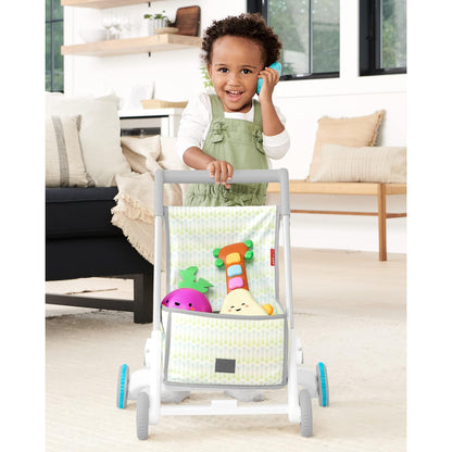 Carrito de juguete SKIP*HOP blanco con juguetes coloridos en la bolsa