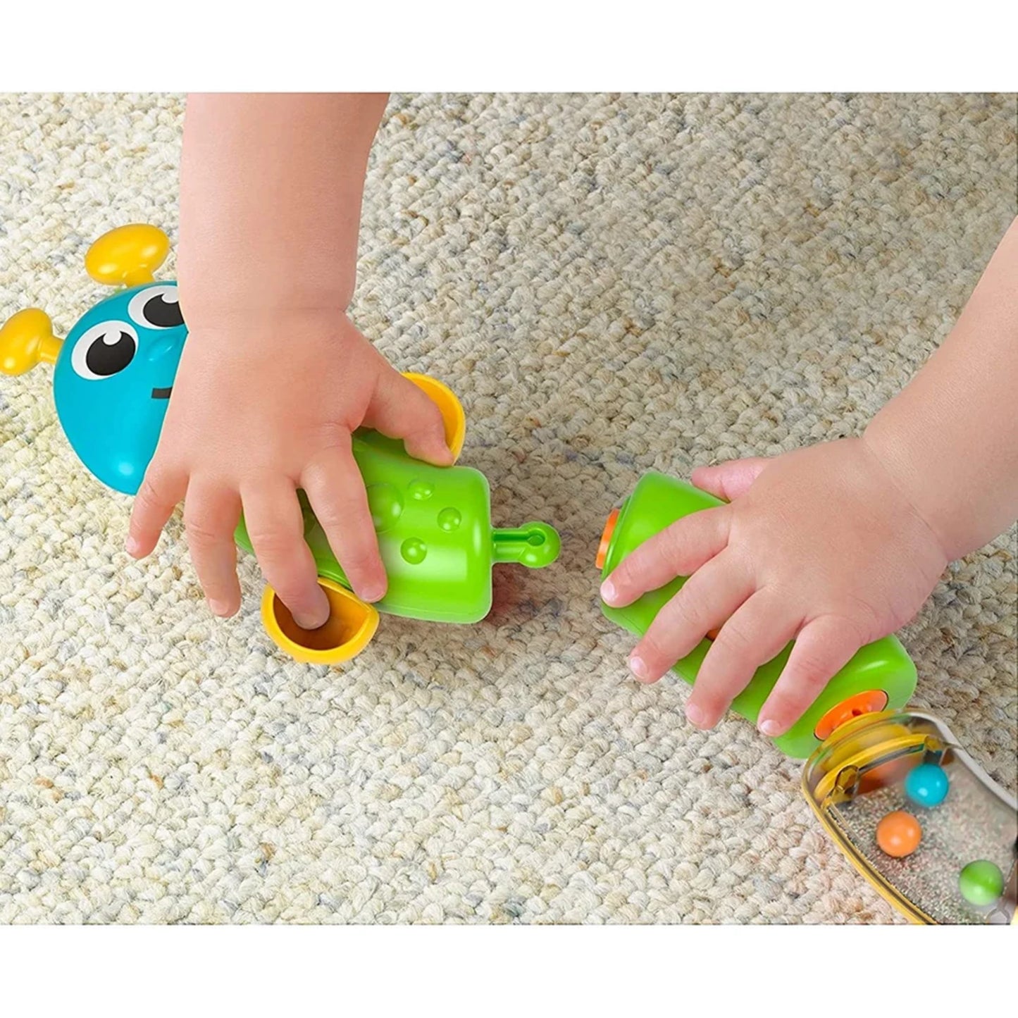 Juguete educativo MATTEL color verde y azul, bebé jugando en alfombra