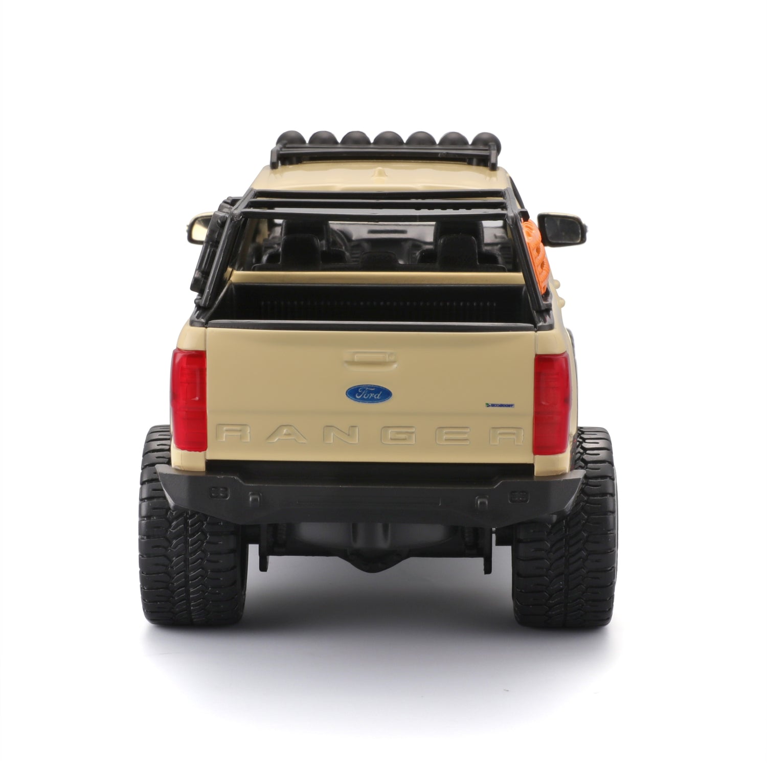 Carro Ford Ranger beige trasero, detalle de llantas y diseño