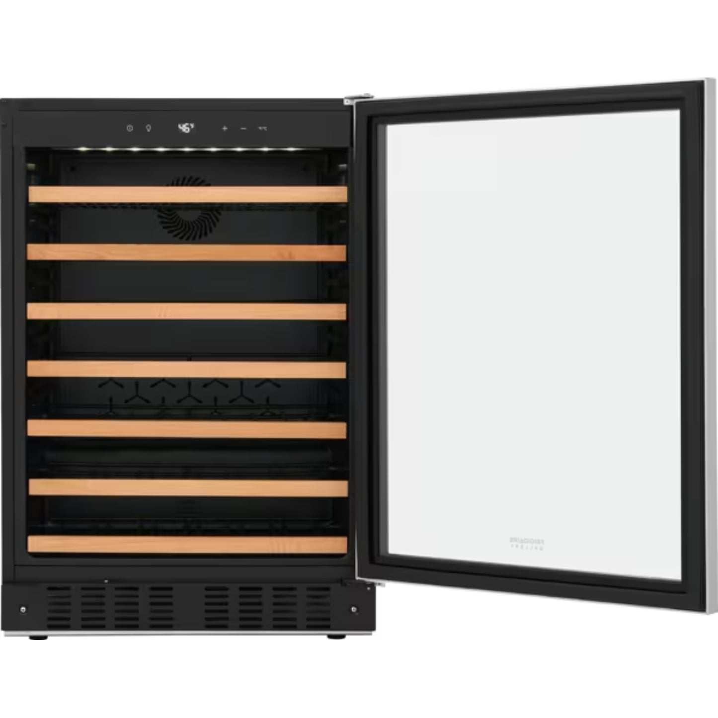 Cava Frigidaire negra con estantes de madera y puerta de vidrio abierta