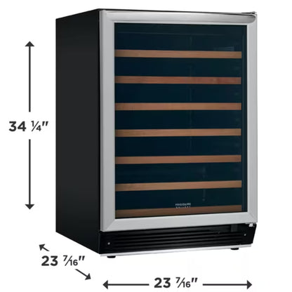 cava negra de Frigidaire con estantes de madera, vista frontal