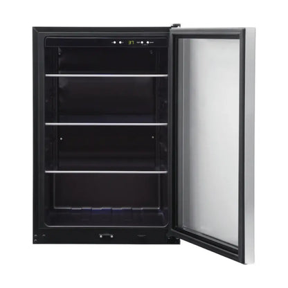 Enfriador negro Frigidaire, vista frontal, puertas abiertas y estantes interiores