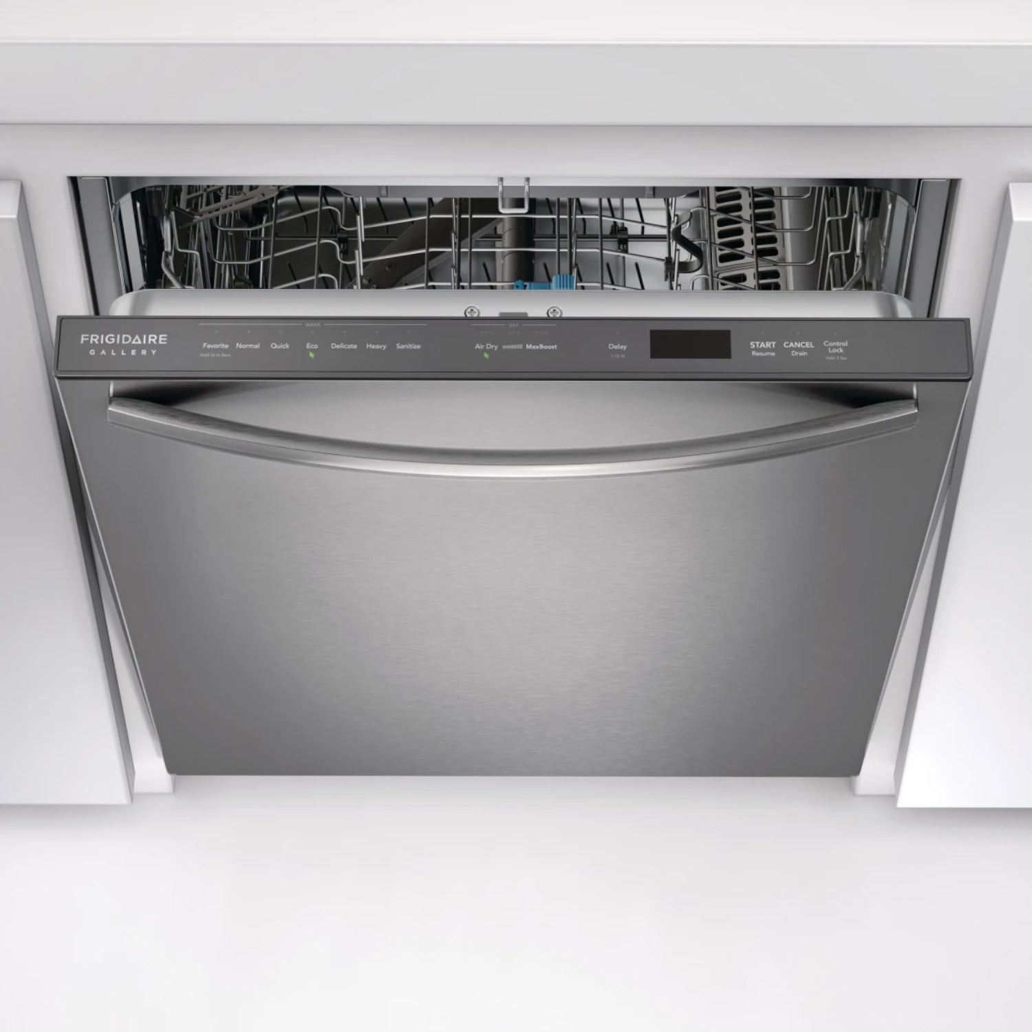lavavajillas empotrable Frigidaire inoxidable, vista frontal en cocina