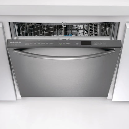 lavavajillas empotrable Frigidaire inoxidable, vista frontal en cocina
