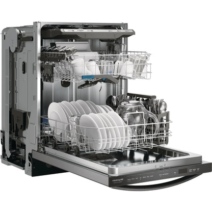 Lavavajillas empotrable Frigidaire acero inoxidable, vista interior con platos y utensilios.