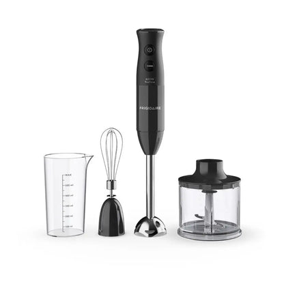 Licuadora Frigidaire negra con accesorios, vista frontal, cocina