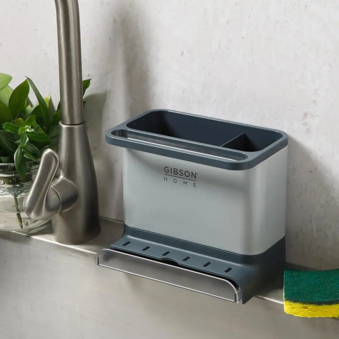 Lavamanos gris de Gibson Home, vista lateral en cocina con espacio para utensilios.